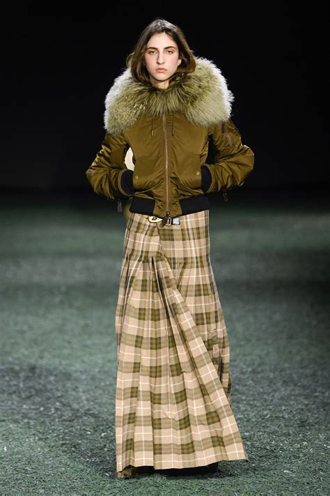 burberry collections|Burberry runway collection.